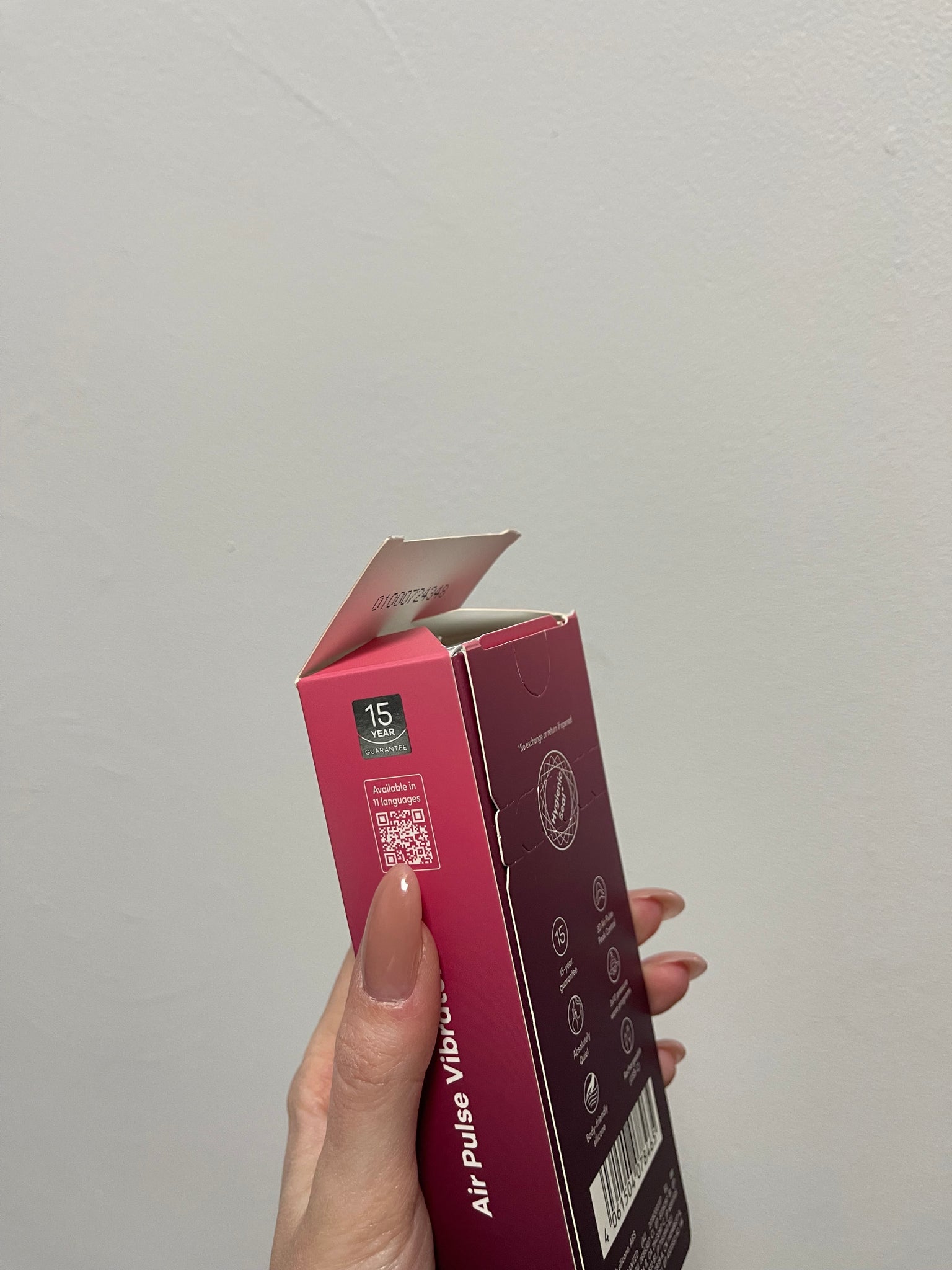 Вакуумний стимулятор клітора First Kiss Satisfyer