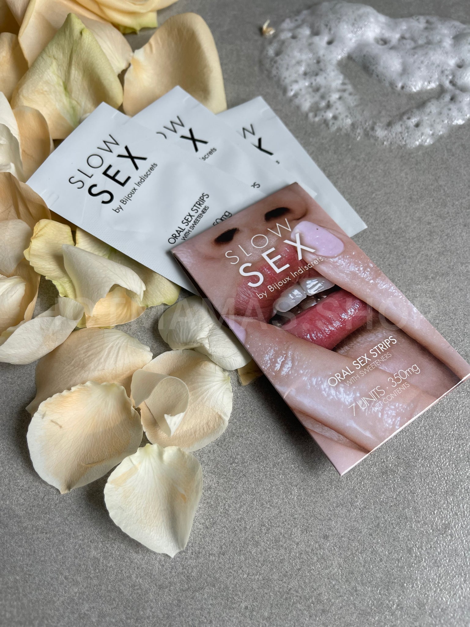 Шпиондық порно комикс ойыны Тар юбкадағы стриптиз