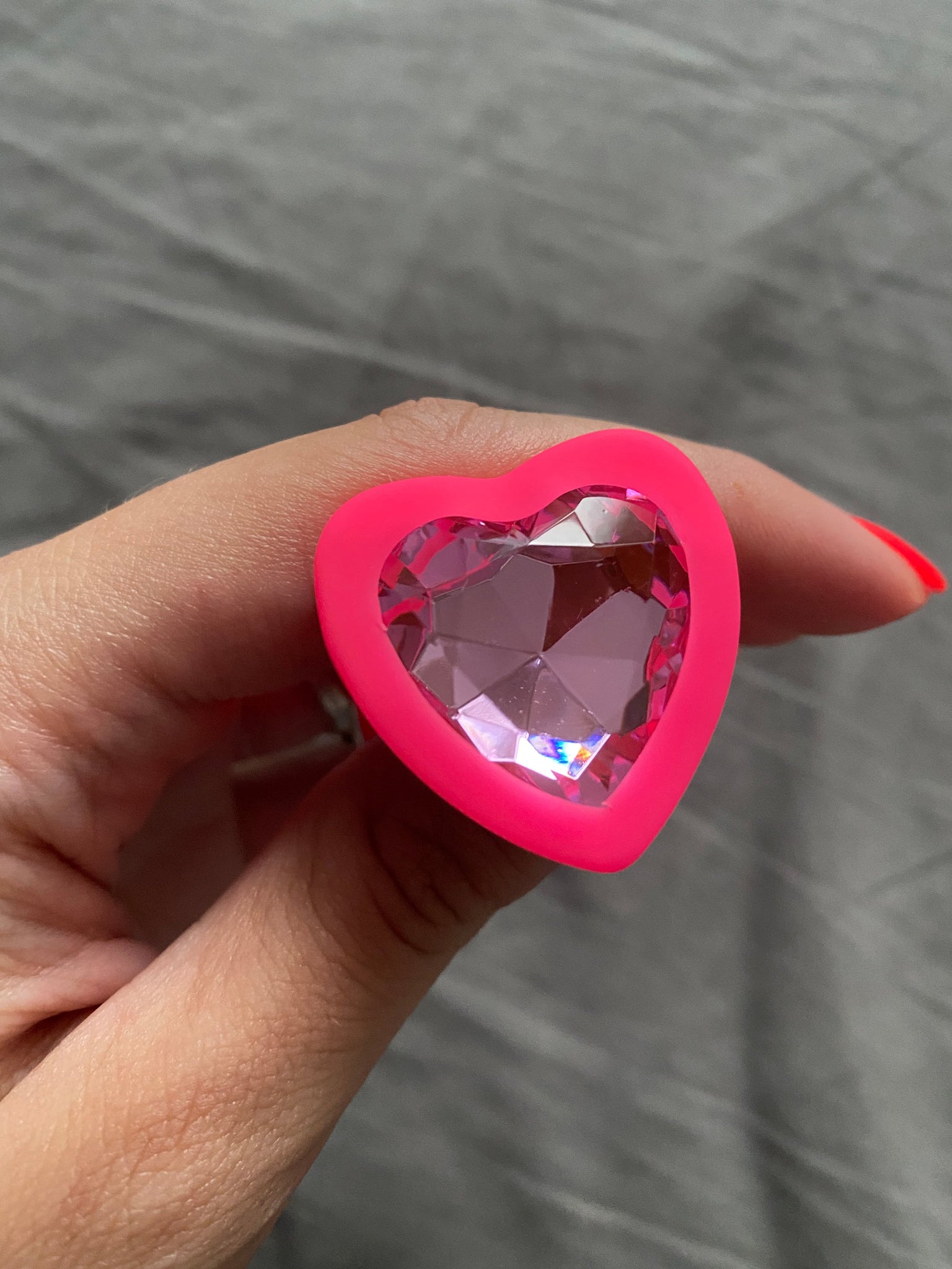 Рожева силіконова анальна пробка Періс розміру С зі стопером-сердечком