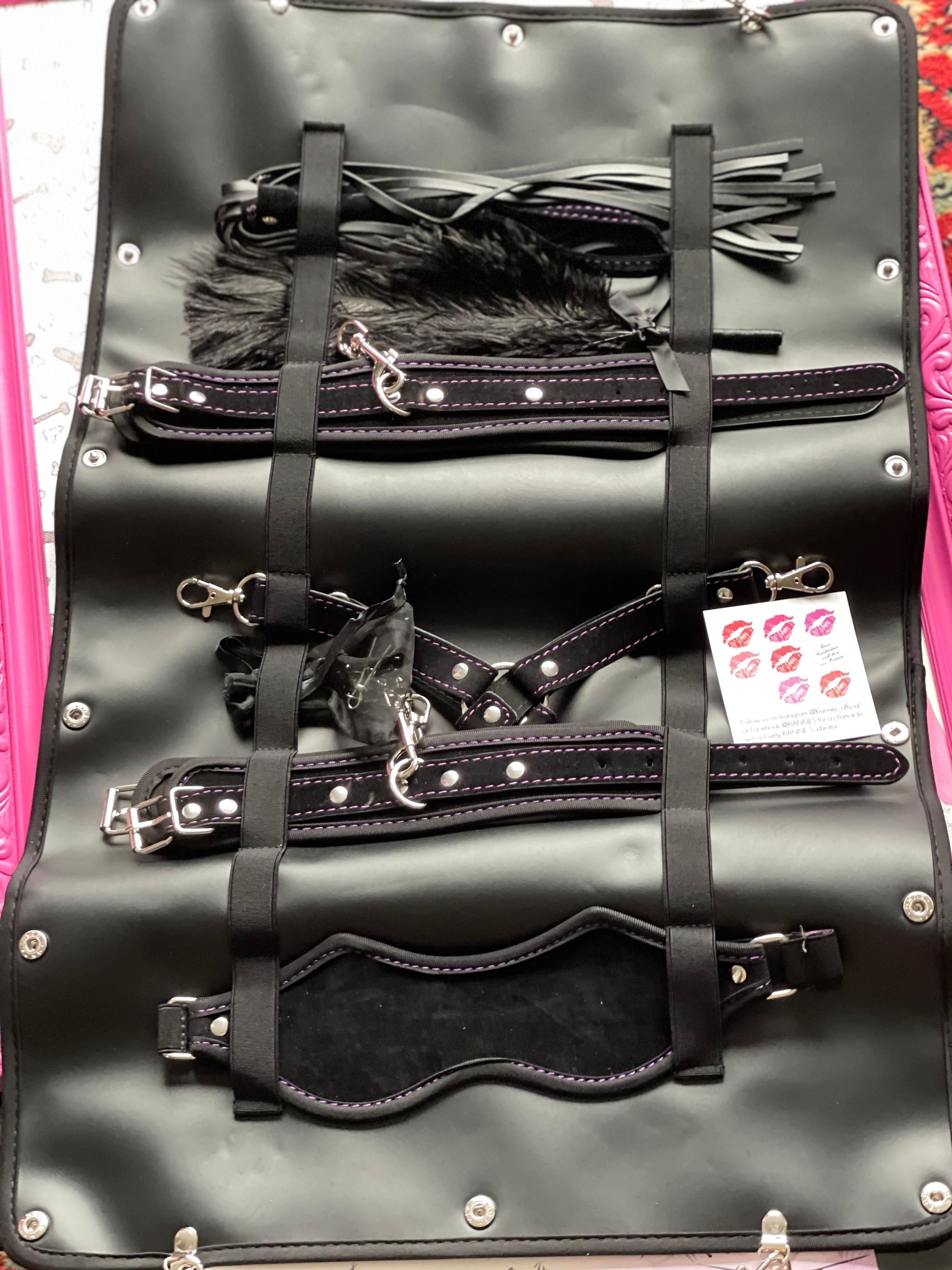 Кеңседегі еркек пен әйелдің жыныстық қатынасы Қыздар жігіттердің доптары туралы